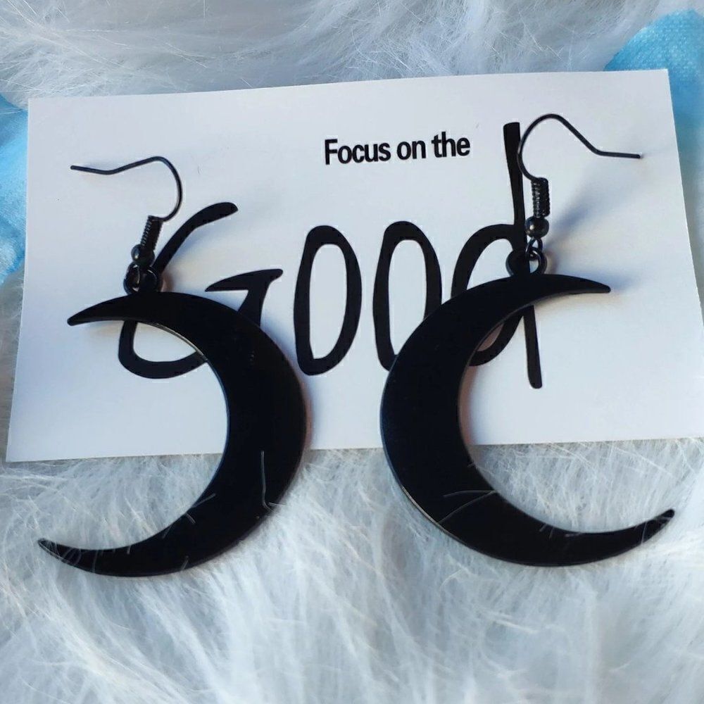 🌙 Black Crescent Moon Dangle Earrings 🌙